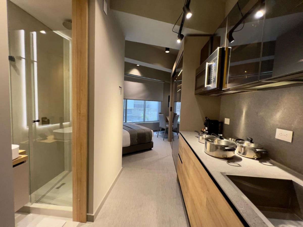 Icon 100 Luxury Apartasuites 公寓式飯店 *