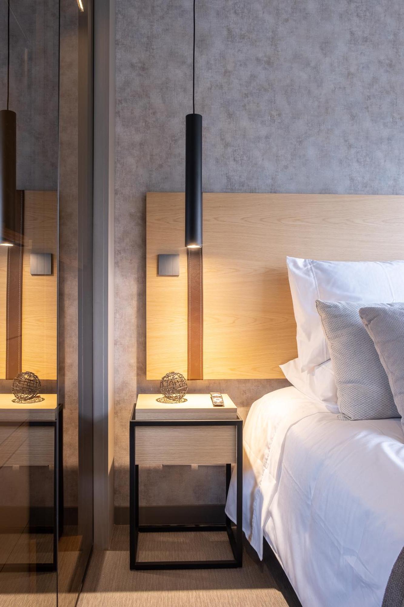 Icon 100 Luxury Apartasuites 公寓式飯店 *